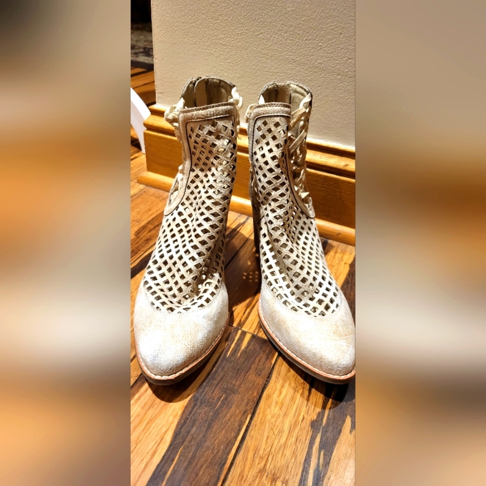Coconuts by Matisse Walk On Bootie SZ 8M